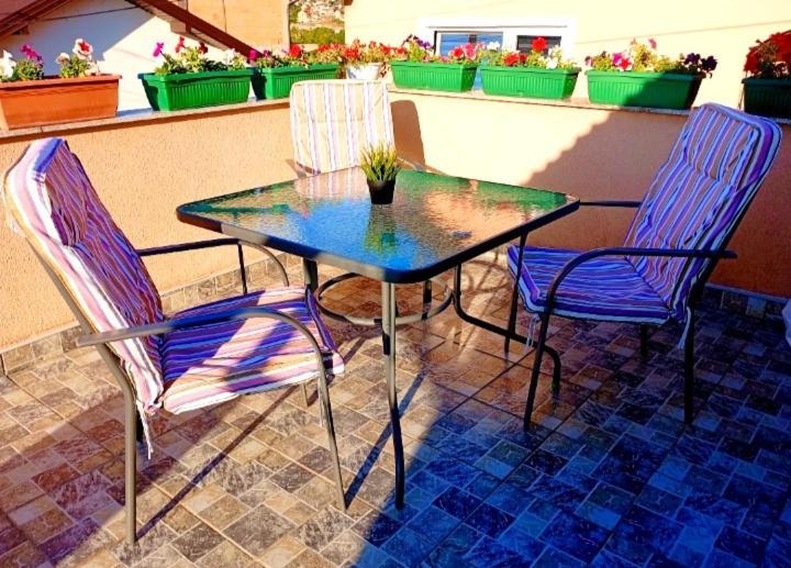 Garden Free Parking Apartment Sarajevo Exterior photo